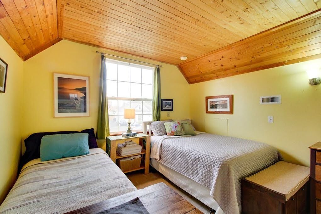 Building Photo - 1128 Hobson St