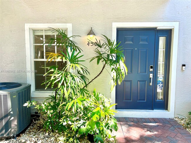 Building Photo - 450 NE 2nd Ave