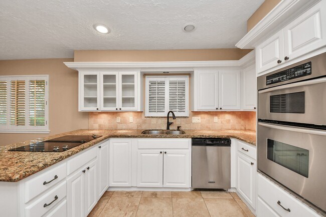 Building Photo - 15126 Trailside Dr