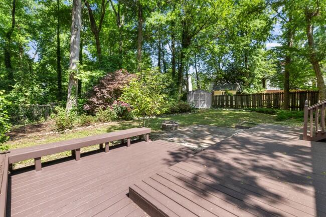 Building Photo - 4505 Aviemore Crescent