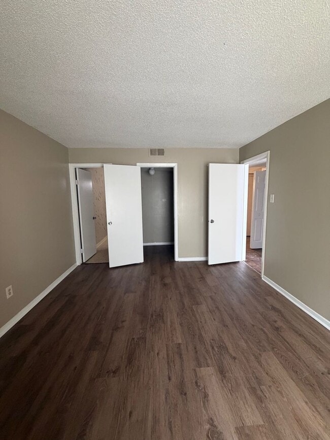Building Photo - 2 bed 2 bath apartment | Hickory Hill