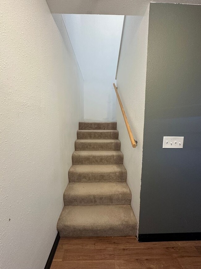 Building Photo - Beautiful 3 bedroom 3 bathroom!!