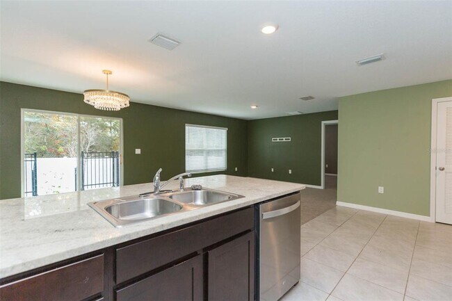 Building Photo - 5358 Woodridge Ln