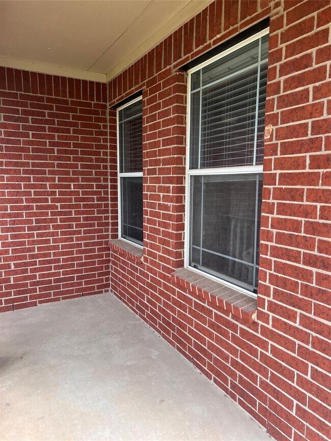 Building Photo - 1034 W South St