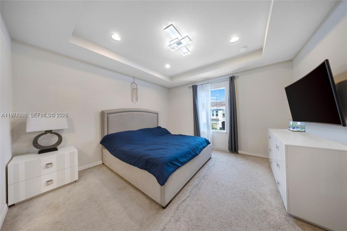 Building Photo - 932 Banyan Dr