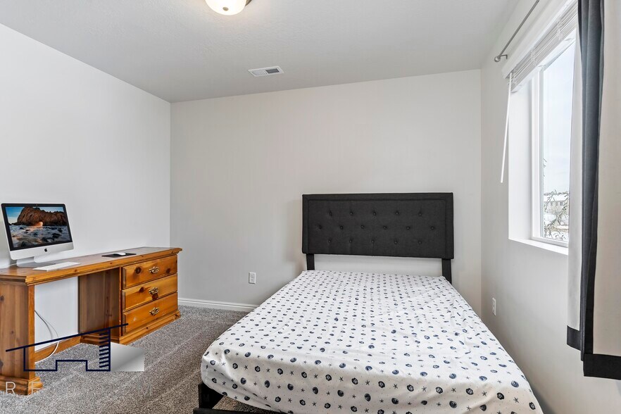 Building Photo - 2914 W 3885 S