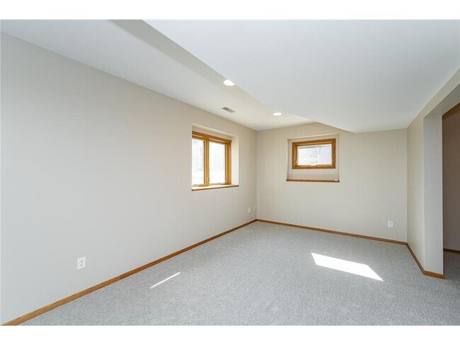 Building Photo - 2511 Mayowood Ln SW