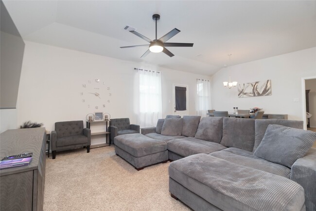 Building Photo - 2209 Cedar Vly Dr