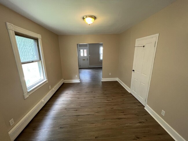 Building Photo - 3BR Home Available NOW in Allentown!