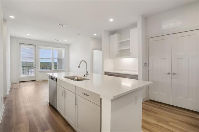 Building Photo - 405 N Ewing Ave