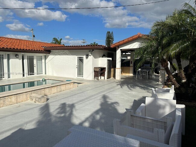 Building Photo - 7780 SW 28th St