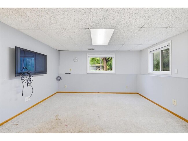 Building Photo - 9149 Page Ave NE