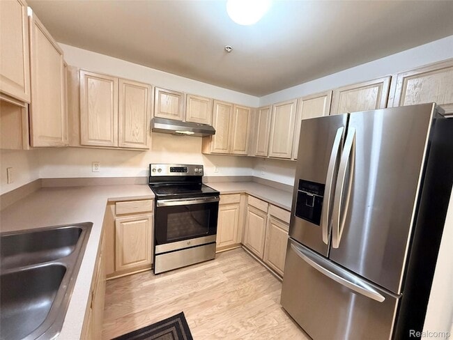 Building Photo - 29419 Glen Oaks Blvd E