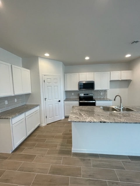 Building Photo - 35912 W Santa Monica Ave