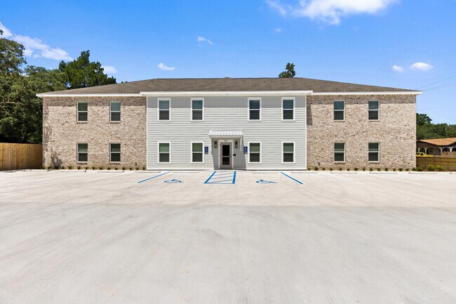 Building Photo - 305 Okaloosa Ave