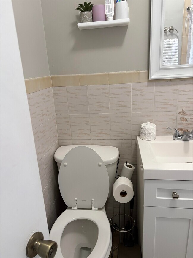 Building Photo - 121-123-123 W 25th St