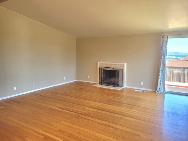 Building Photo - 799 Pepper Dr