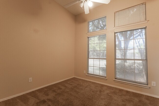Building Photo - 7414 Westhaven Dr
