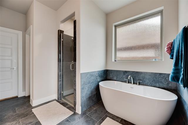 Building Photo - 5016 De Berry Ln