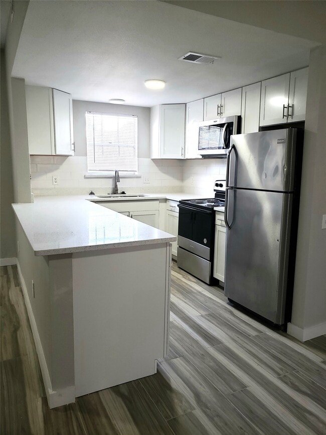 Building Photo - 11710 Southlake Dr