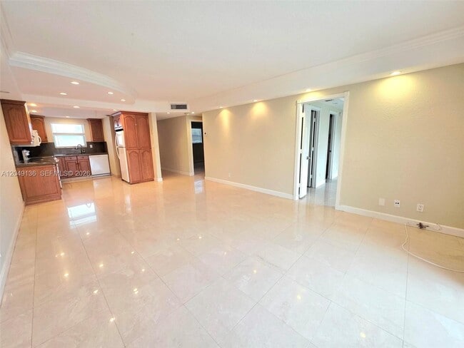 Building Photo - 1400 NE 57th Ct