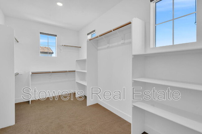 Building Photo - 176 Raven Cir