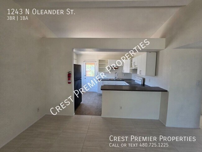 Building Photo - 1243 N Oleander St