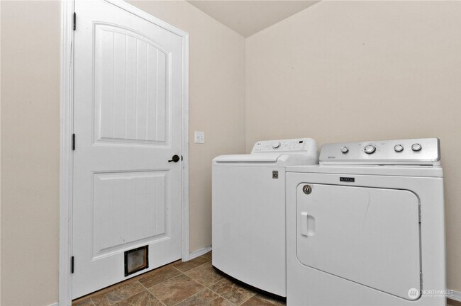 Building Photo - Listed For Rent