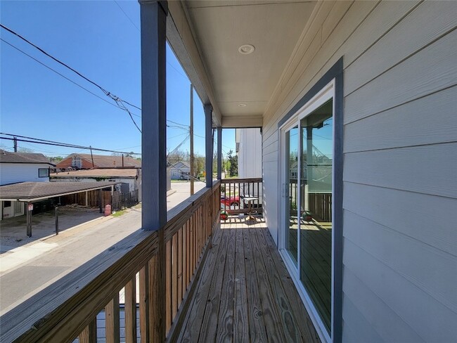 Building Photo - 1903 Mary St