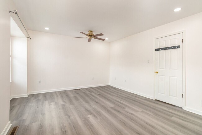 Building Photo - 6212 Spring Knoll Dr