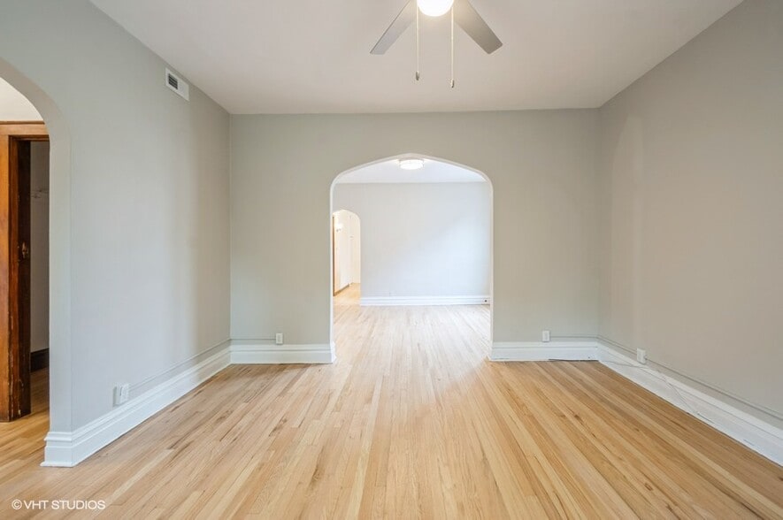 Living Room Unit #2 - 5138 W Montrose Ave