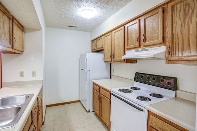 Building Photo - 2 br, 1 bath Apartment - Patrick Place LP