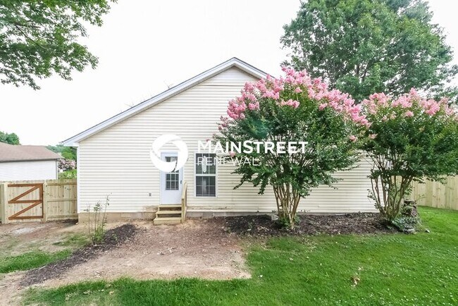 Building Photo - 3 Bedroom Pet-Friendly Home in La Vergne, TN with Main Street Renewal