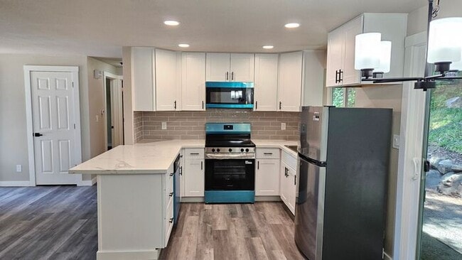 Building Photo - Newly Remodeled Edgewood Duplex with Scenic Views & Privacy