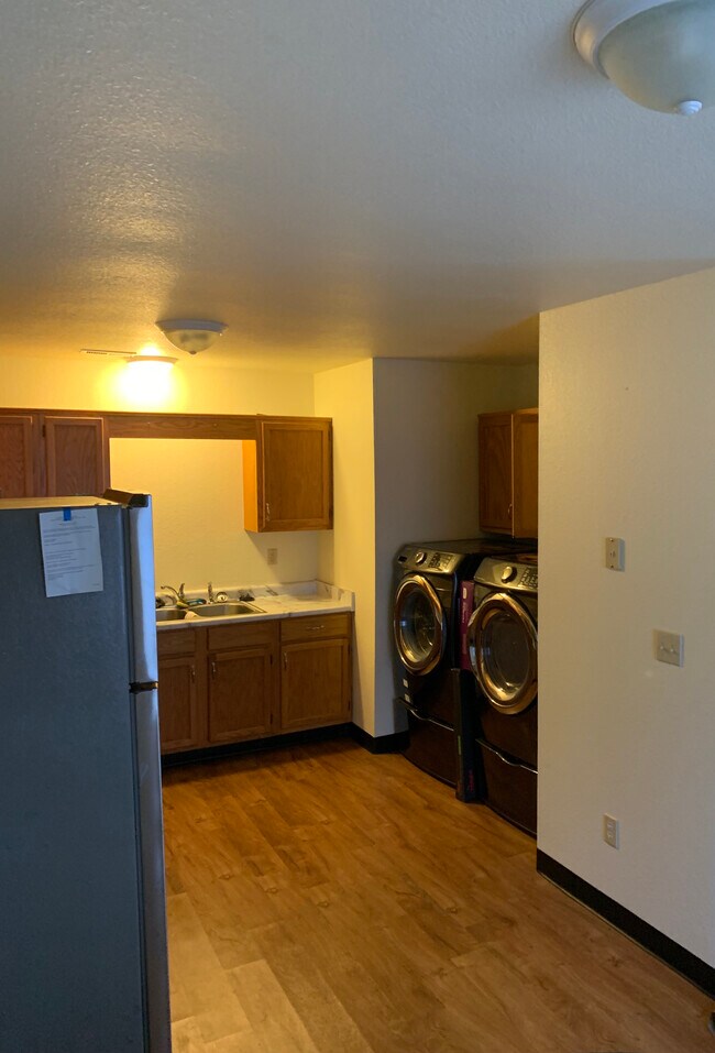 Kitchen - 604 NE Douglas St