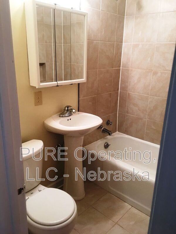Building Photo - 210 N 32nd Ave