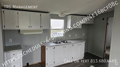 Building Photo - Charming 3-Bedroom Mobile Home in Lakeside...