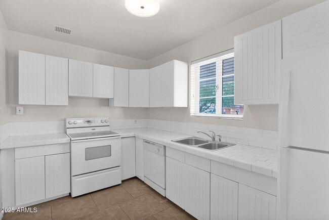 Building Photo - 3015 N 17th Ave
