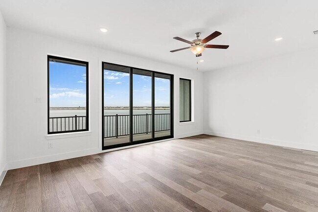 Building Photo - 702 Resort Dr