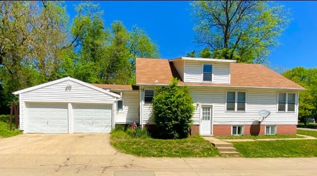 Building Photo - Italian Estates Property Management