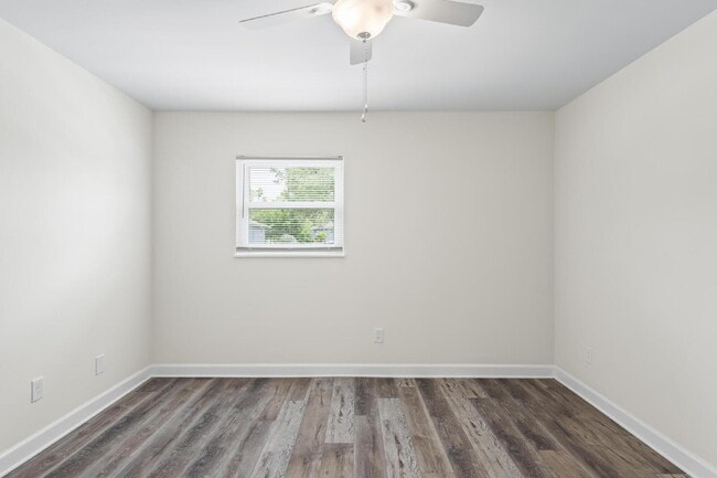 Building Photo - "Charming 2-Bedroom Townhouse Retreat with...