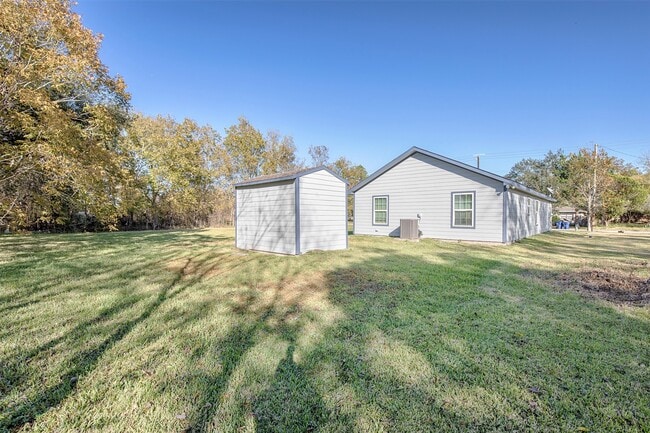 Building Photo - 305 S Westward St