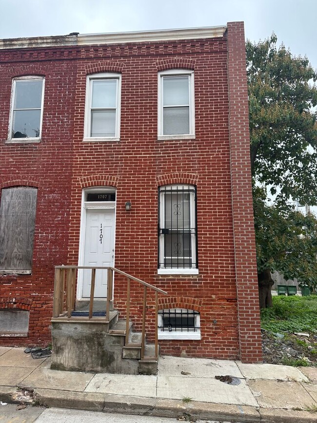 Primary Photo - Remodeled Row - Baltimore