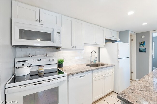 Building Photo - 240 Palm Dr