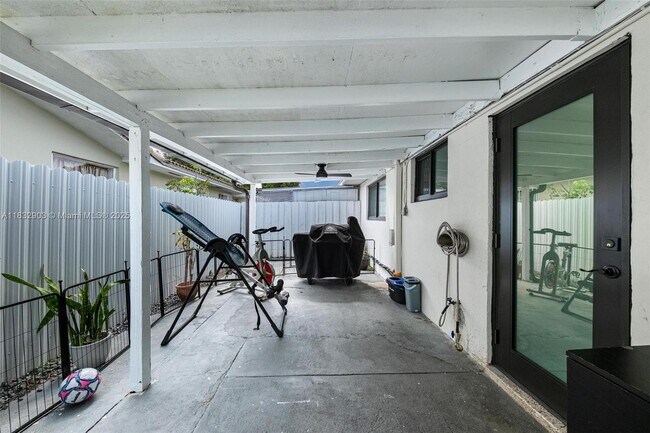 Building Photo - 30 NW 56th Ct