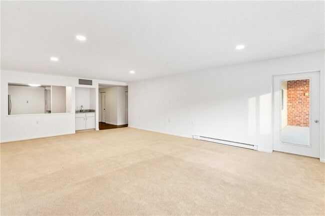 Building Photo - 30 Argyle Ave