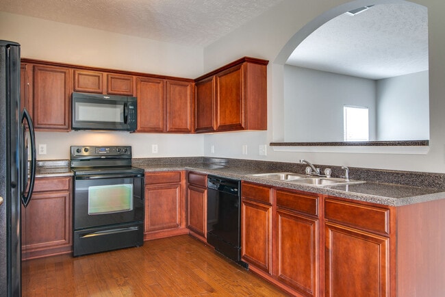 Building Photo - 3 BR/2.5 BA Villas at Concord Place Townho...