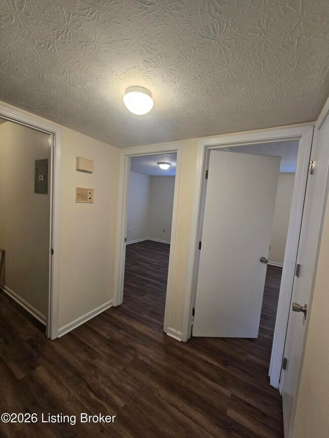 Building Photo - 3212 Springfield Dr