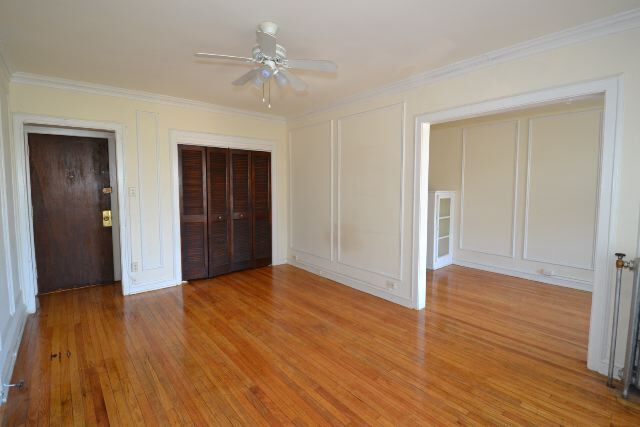 Building Photo - 1211 W Elmdale Ave