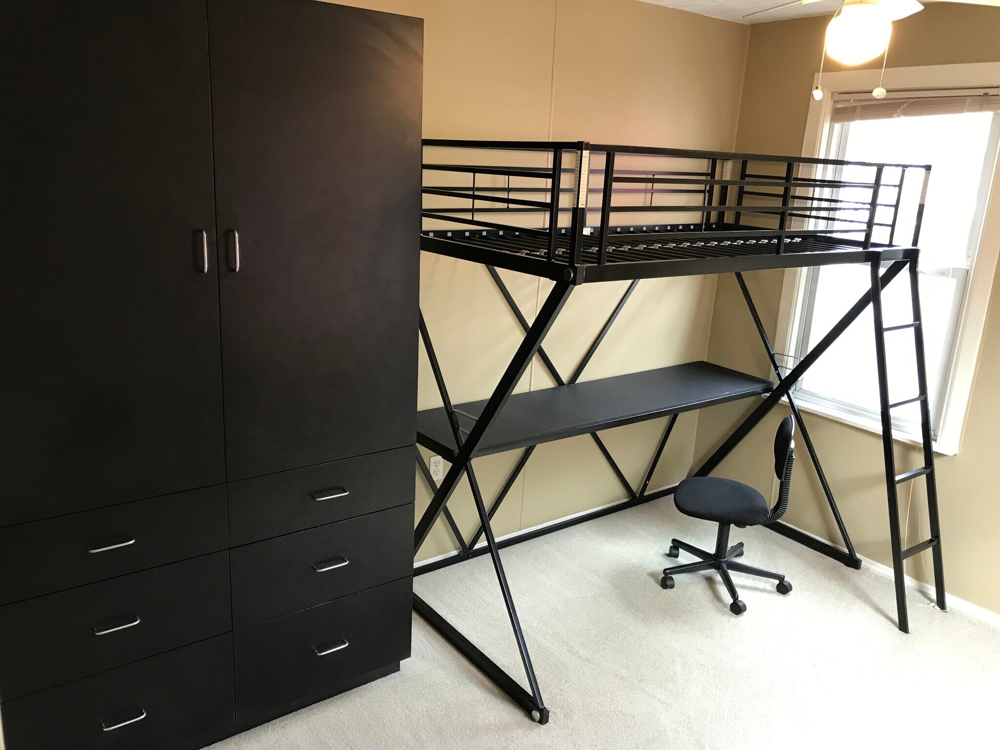 Building Photo - 1947 E 120th St